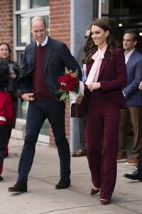 kate-middleton-and-prince-william-at-greentown-llabs-in-somerville-12-01-2022-6.jpg