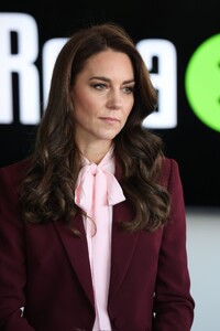 kate-middleton-and-prince-william-visits-roca-a-non-profit-organisation-in-boston-12-01-2022-7.jpg
