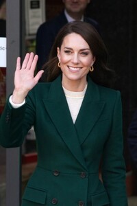 kate-middleton-at-a-tour-of-kirkgate-market-in-leeds-01-31-2023-6.jpg