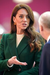 kate-middleton-at-a-tour-of-kirkgate-market-in-leeds-01-31-2023-7.jpg