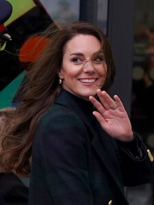 kate-middleton-at-royal-liverpool-university-hospital-01-12-2023-2.jpg