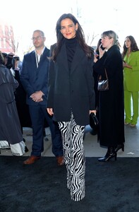 katie-holmes-at-michael-kors-fashion-show-in-new-york-02-15-2023-1.jpg