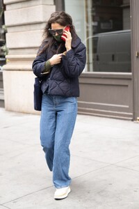 katie-holmes-out-and-about-in-new-york-02-09-2023-0.jpg