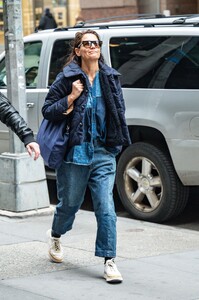katie-holmes-out-and-about-in-new-york-02-22-2023-5.jpg