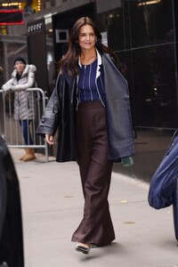 katie-holmes-promotes-her-new-off-broadway-play-the-wanderers-in-new-york-01-11-2023-9.jpg
