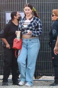lana-del-rey-leaves-malibu-chili-cook-off-09-03-2022-2.jpg