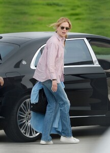 nicole-kidman-arrives-to-los-angeles-aboard-a-private-jet-01-14-2023-1.jpg