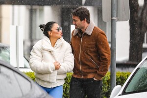 nicole-scherzinger-and-thom-evans-out-kissing-in-beverly-hills-02-24-2023-2.jpg