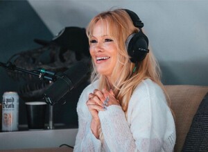 pamela-anderson-at-armchair-expert-podcast-01-30-2023-2.jpg