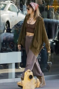paris-jackson-out-shopping-in-los-angeles-02-08-2023-1.jpg