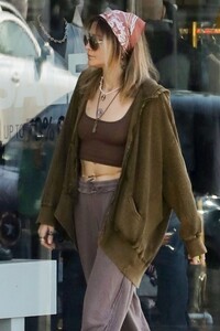 paris-jackson-out-shopping-in-los-angeles-02-08-2023-6.jpg