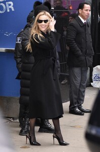reese-witherspoon-leaves-good-morning-america-in-new-york-02-06-2023-2.jpg