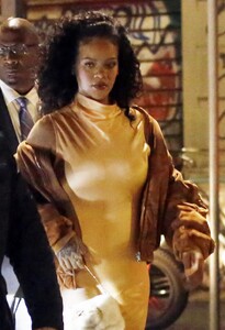 rihanna-arrives-at-langosteria-restaurant-in-milan-02-24-2023-6.jpg