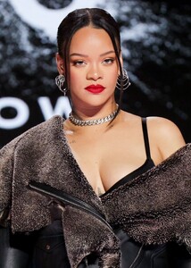 rihanna-at-apple-music-super-bowl-lvii-halftime-show-in-phoenix-02-09-2023-2.jpg