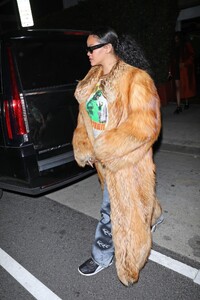 rihanna-night-out-in-santa-monica-02-17-2023-1.jpg