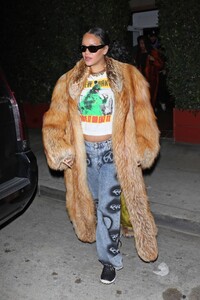 rihanna-night-out-in-santa-monica-02-17-2023-2.jpg