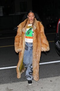 rihanna-night-out-in-santa-monica-02-17-2023-3.jpg