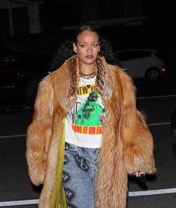 rihanna-night-out-in-santa-monica-02-17-2023-4.jpg
