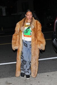 rihanna-night-out-in-santa-monica-02-17-2023-5.jpg