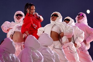rihanna-performs-at-superbowl-lvii-halftime-show-in-glendale-02-12-2023-5.jpg