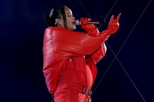 rihanna-performs-at-superbowl-lvii-halftime-show-in-glendale-02-12-2023-9.jpg