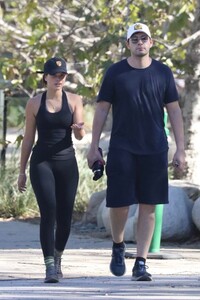sofia-richie-and-elliot-grainge-out-hiking-in-beverly-hills-11-28-2021-9.jpg