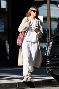 sofia-richie-out-and-about-in-beverly-hills-02-23-2023-3.jpg