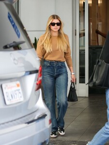 sofia-richie-out-and-about-in-los-angeles-11-14-2022-2.jpg