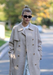 sofia-richie-out-and-about-in-los-angeles-11-23-2022-3.jpg