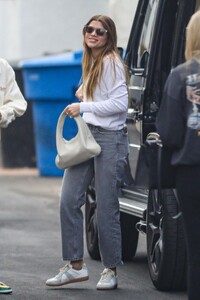 sofia-richie-out-for-breakfast-at-la-la-land-in-santa-monica-03-04-2022-1.jpg