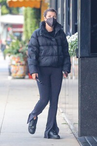 sofia-richie-out-shopping-at-xiv-karats-in-beverly-hills-12-07-2021-4.jpg