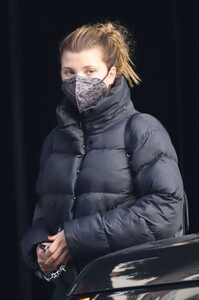 sofia-richie-out-shopping-at-xiv-karats-in-beverly-hills-12-07-2021-9.jpg