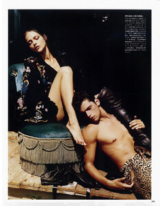 vogue-japan-11-2010_sasha_(6).thumb.jpg.87e5cb2f94f2fb23bcb66541bbd40595.jpg