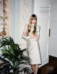 vogue-uk-2013-02-feb-136.thumb.jpg.4f1f6b0cb9eea9baf648d8e0f54ced84.jpg
