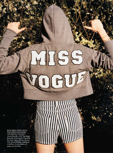 vogue-uk-2013-06-jun-332.thumb.jpg.fc32e1c03d74f5e5fd71ea3e618929bc.jpg