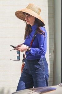 zooey-deschanel-out-for-lunch-at-proper-hotel-in-santa-monica-10-22-2022-6.jpg