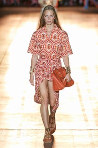 00002-Etro-Spring-22-RTW-MIlan-credit-gorunway.thumb.jpg.6b50b7ead92a113e7ab76f0489574853.jpg