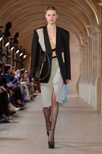 00014-victoria-beckham-fall-2023-ready-to-wear-credit-gorunway.jpg