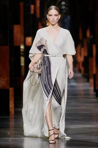 00020-Fendi-Spring-22-rtw-Milan-credit-gorunway.thumb.jpg.ff6324b3320e4a17d15b8a88b47b5860.jpg