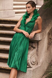 00027-RalphLauren-Resort-22-NewYork-credit-brand.thumb.jpg.10c0d7028aba981c3d54907e0a2070e7.jpg