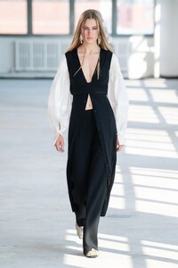00031-Altuzarra-Spring-2022-RTW-Credit-Filippo-Fior-GORUNWAY.thumb.jpg.c2916c4d9fc85ac0142f4ae6dc167b4e.jpg