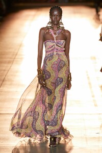 00046-Etro-Spring-22-RTW-MIlan-credit-gorunway.thumb.jpg.9f63730d490b3943942bdc671e106676.jpg