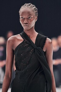 00089-Givenchy-Spring-2022-RTW-Credit-Alessandro-Lucioni-GORUNWAY.thumb.jpg.c0708c969033e680444ad067d3862a6d.jpg