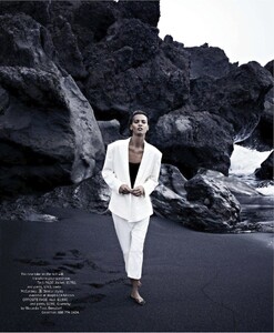 1866639783_harper-bazaar-2013-03-mar(dragged)89.thumb.jpg.27aee5eeb3e647792fbfe327290e2508.jpg