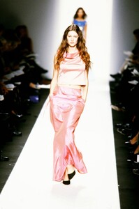 Carolina-Herrera-SS-99-15.thumb.jpg.82b3b22691e21dadedcd08466d768e66.jpg