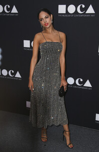 Eiza-Gonzalez_-MOCA-Gala-2016--09.jpg