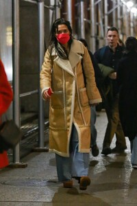 Katie-Holmes---Steps-out-in-New-York-04.jpg