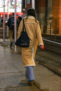 Katie-Holmes---Steps-out-in-New-York-06.jpg