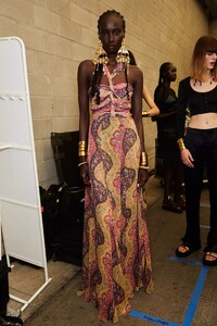 backstage-defile-etro-printemps-ete-2022-milan-coulisses-45.thumb.jpg.4774f0f0c755d69f7b474ed9a58691b3.jpg