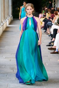 defile-alberta-ferretti-printemps-ete-2022-milan-look-36.thumb.jpg.a565e6b8800e099fd75517fa57931dae.jpg